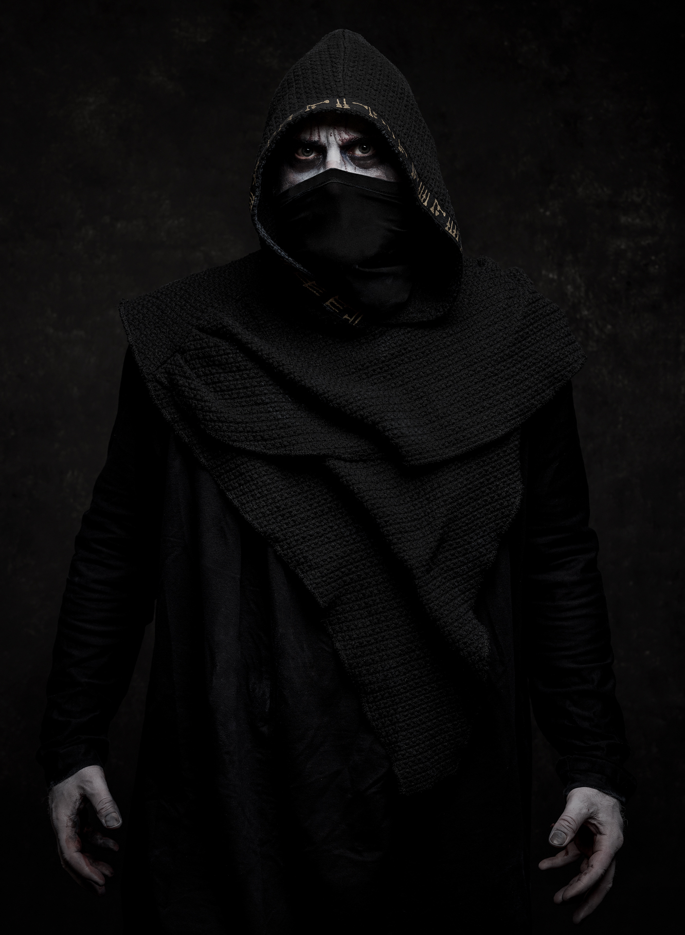 K (Guitar/Backing Vocals)